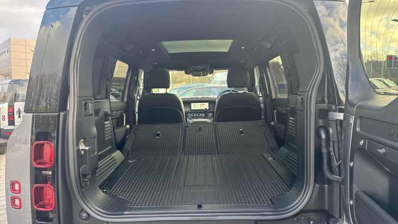 Land Rover Defender 3.0 D250 X-Dynamic SE 110 5dr Auto Diesel Estate